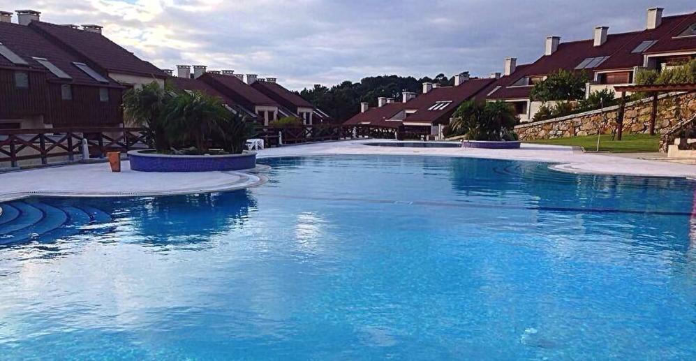 Chalet Complejo Turistico Raeiros - Эль-Грове Экстерьер фото